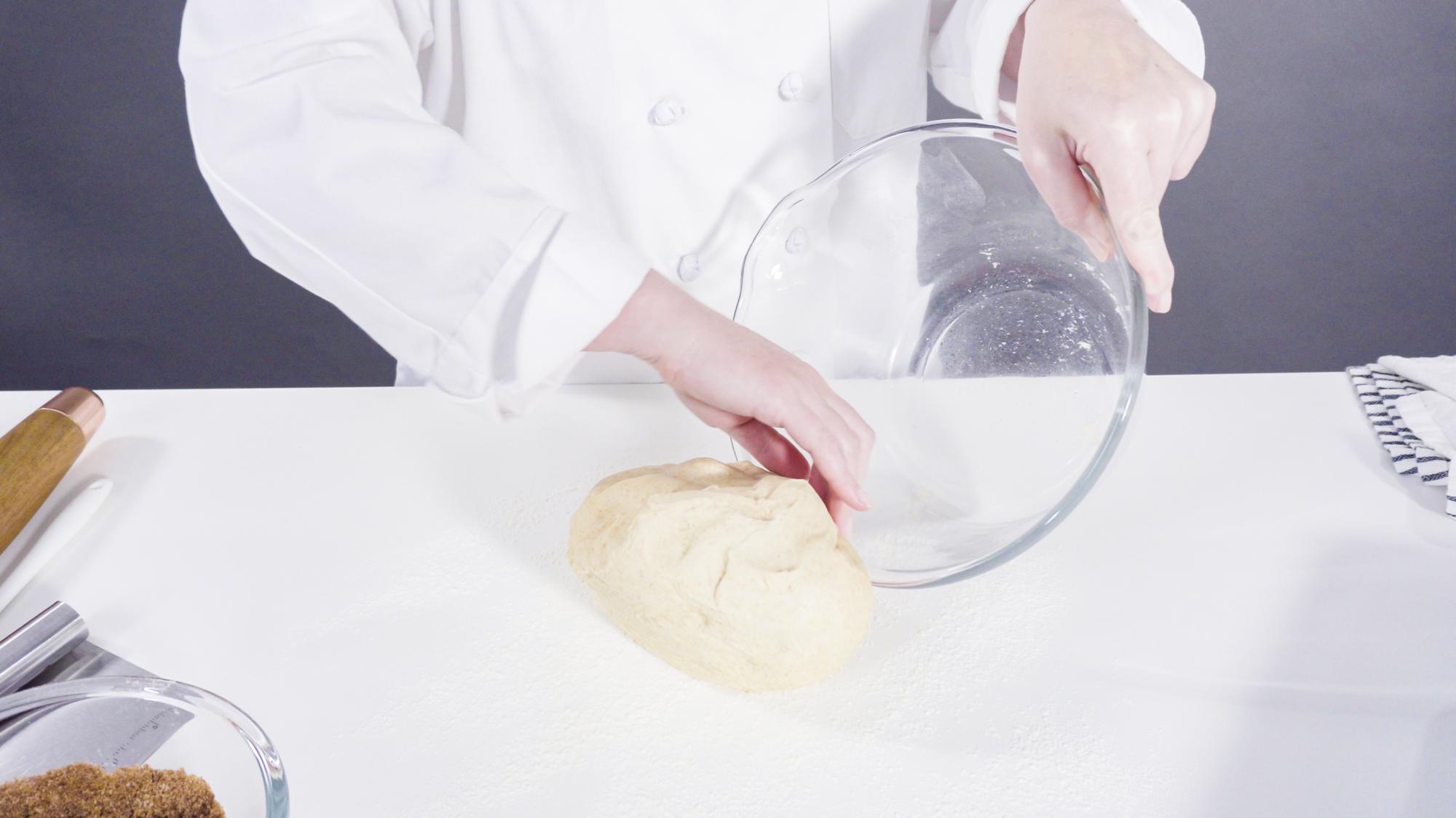 Sekwencja przygotowania ciasta w laboratorium kulinarnym